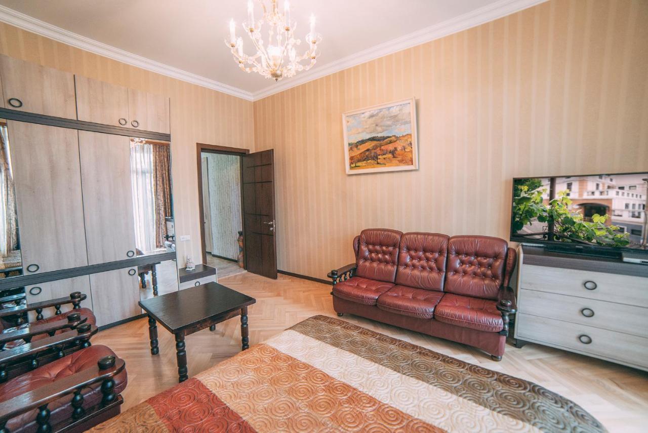 Walk Everywhere! Tiflis Exterior foto