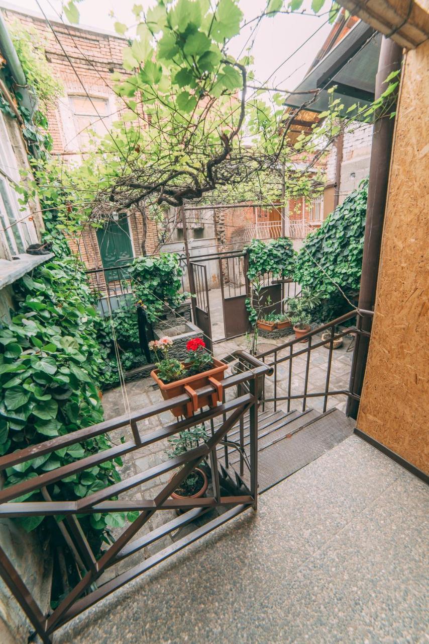 Walk Everywhere! Tiflis Exterior foto