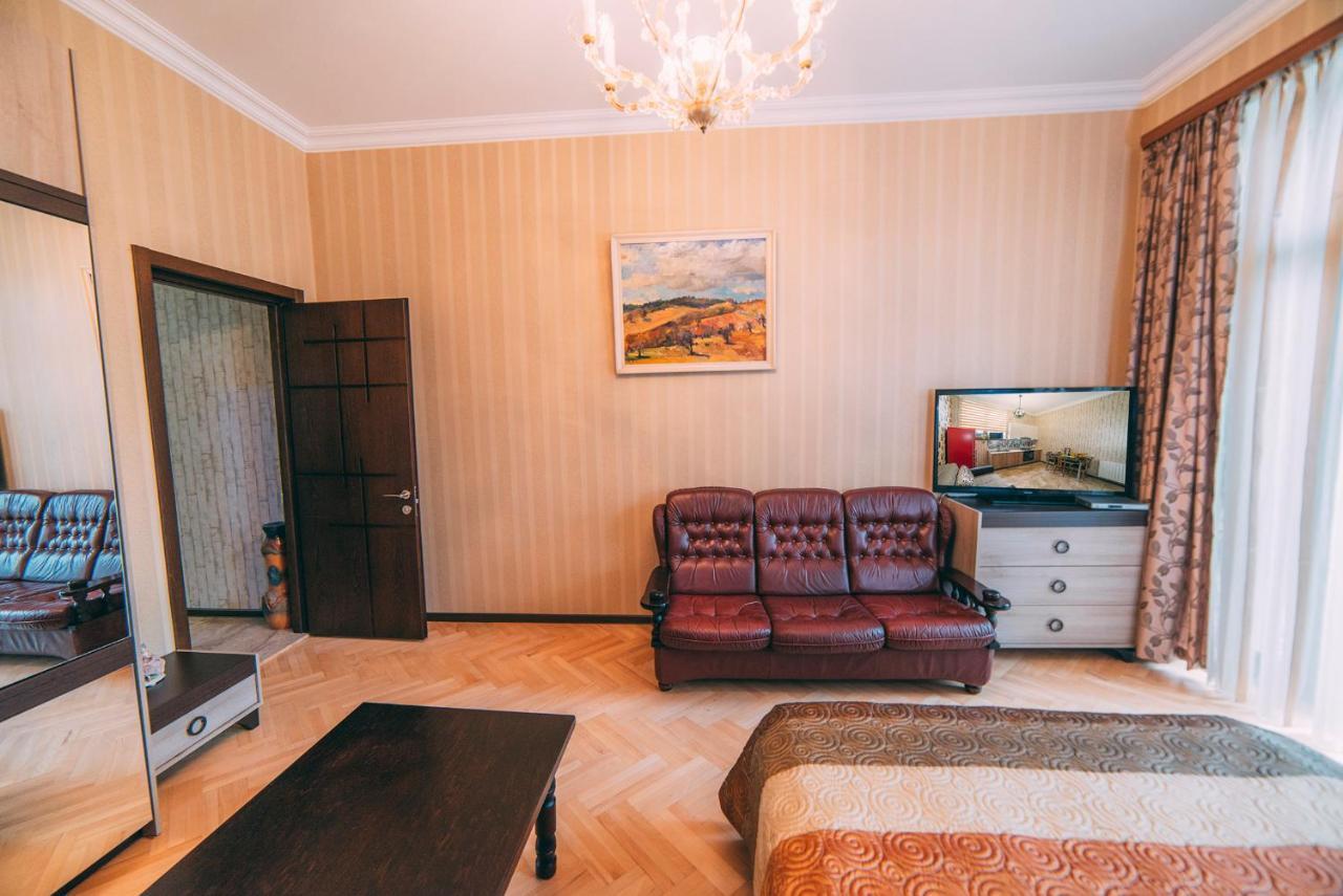 Walk Everywhere! Tiflis Exterior foto